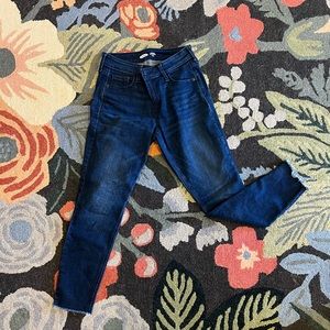 Old Navy Rockstar size 6 jeans. Barely worn